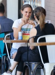 Los Feliz, CA  - *EXCLUSIVE* Actress Natalie Portman has a very animated conversation over lunch with a friend in Los Feliz.Pictured: Natalie PortmanBACKGRID USA 1 MARCH 2022BYLINE MUST READ: SL / BACKGRIDUSA: +1 310 798 9111 / usasales@backgrid.comUK: +44 208 344 2007 / uksales@backgrid.com*UK Clients - Pictures Containing Children
Please Pixelate Face Prior To Publication*