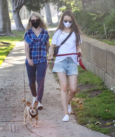 Jill Tavelman and Lily Collins
Lily Collins out and about, Los Angeles, USA - 08 May 2020