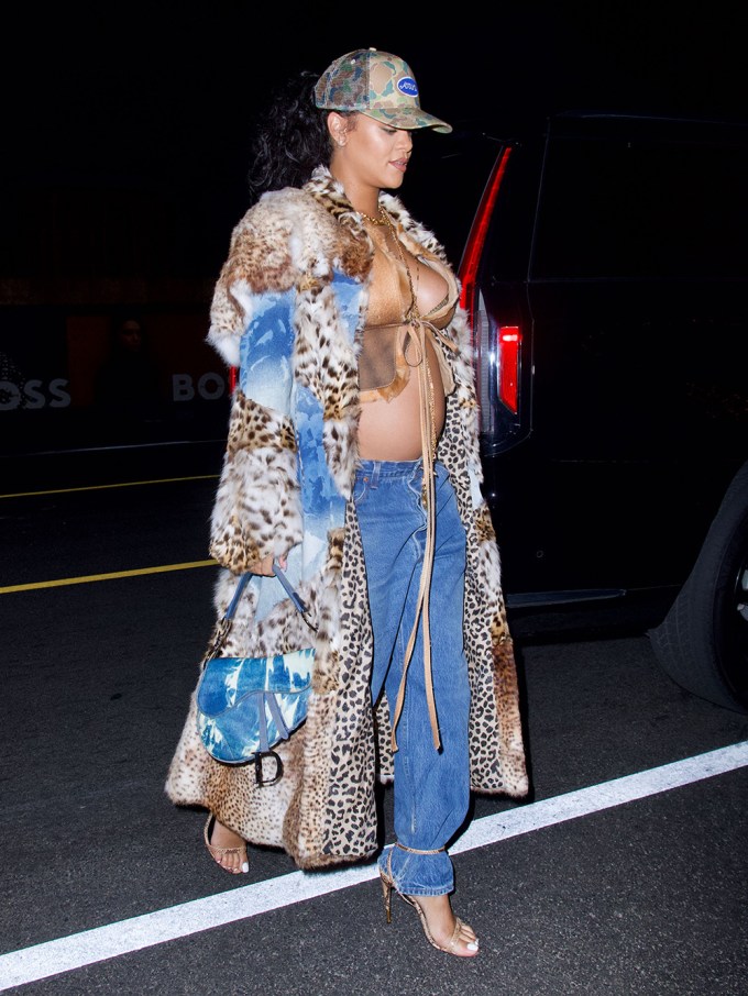 Rihanna In A Crop Top & Low-Rise Jeans