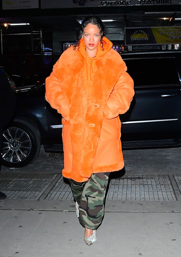 Rihanna Rocks Stylish Celine Jacket While Shopping At Tiffany & Co ...