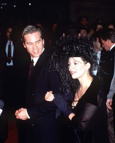 VAL KILMER AND JOANNE WHALLEY KILMER
SCARLETT TV PREMIERE, NEW YORK, AMERICA - 1994