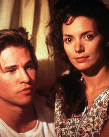 Editorial use only Mandatory Credit: Photo by ITV/Shutterstock (790385fs) 'KILL ME AGAIN' WITH 1989, JOHN R DAHL, VAL KILMER, JOANNE WHALLEY-KILMER IN 1989 GTV Archive