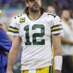 Con Air - Rodgers dressed to impress on Packers return - فيديو