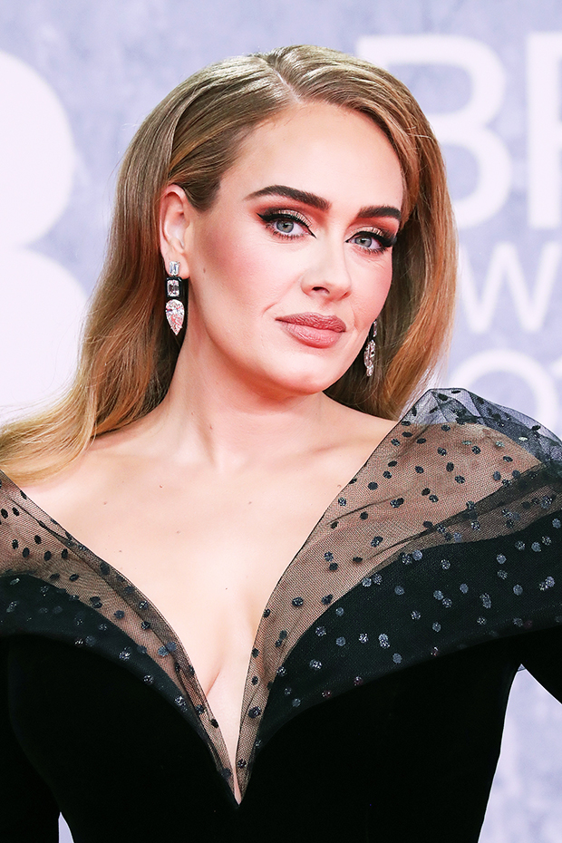 Adele Is A Glamorous Goddess In A Shimmery Black Dress On BRIT Awards