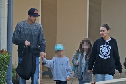 Beverly Hills, CA  - *EXCLUSIVE*  - Happy Family! Ashton Kutcher and Mila Kunis are pictured with their little ones in Beverly Hills while out running errands ahead of Christmas.Pictured:  Ashton Kutcher, Mila KunisBACKGRID USA 22 DECEMBER 2022 USA: +1 310 798 9111 / usasales@backgrid.comUK: +44 208 344 2007 / uksales@backgrid.com*UK Clients - Pictures Containing ChildrenPlease Pixelate Face Prior To Publication*