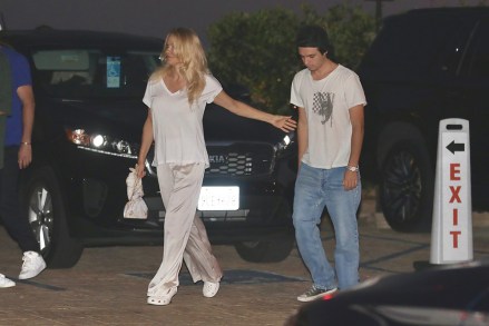 Malibu, CA  - *EXCLUSIVE* Pamela Anderson has dinner with her son Dylan at Nobu in Malibu.Pictured: Pamela Anderson, Dylan Jagger LeeBACKGRID USA 24 AUGUST 2022 BYLINE MUST READ: BENS / BACKGRIDUSA: +1 310 798 9111 / usasales@backgrid.comUK: +44 208 344 2007 / uksales@backgrid.com*UK Clients - Pictures Containing ChildrenPlease Pixelate Face Prior To Publication*