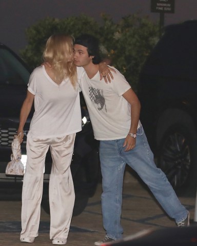 Malibu, CA  - *EXCLUSIVE* Pamela Anderson has dinner with her son Dylan at Nobu in Malibu.Pictured: Pamela Anderson, Dylan Jagger LeeBACKGRID USA 24 AUGUST 2022 BYLINE MUST READ: BENS / BACKGRIDUSA: +1 310 798 9111 / usasales@backgrid.comUK: +44 208 344 2007 / uksales@backgrid.com*UK Clients - Pictures Containing ChildrenPlease Pixelate Face Prior To Publication*