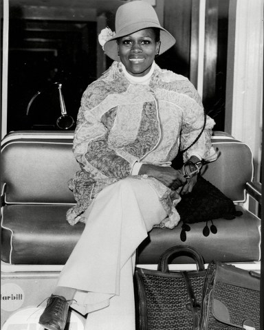 Actress Cicely Tyson At Heathrow Airport - 1973 
Actress Cicely Tyson At Heathrow Airport - 1973