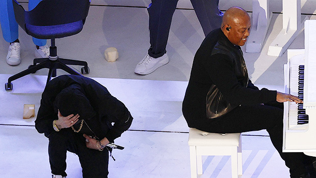 Eminem kneels during Super Bowl 2022 halftime show