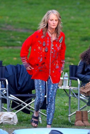 Los Angeles, CA  - *EXCLUSIVE*  Actress Helen Hunt gets into character filming a scene for her show 'Blindspotting' at a park in Los Angeles. The actress was seen filming a scene holding a bunch of helium balloons that get away from her. In between takes, Helen sat with cast members Jasmine Cephas Jones, Candace Nicholas-Lippman and Margo Hall.Pictured: Helen HuntBACKGRID USA 15 FEBRUARY 2022 USA: +1 310 798 9111 / usasales@backgrid.comUK: +44 208 344 2007 / uksales@backgrid.com*UK Clients - Pictures Containing ChildrenPlease Pixelate Face Prior To Publication*