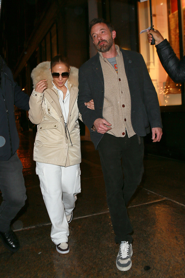 J.Lo Links Arms With Ben Affleck Out In NYC — Photos – Hollywood Life