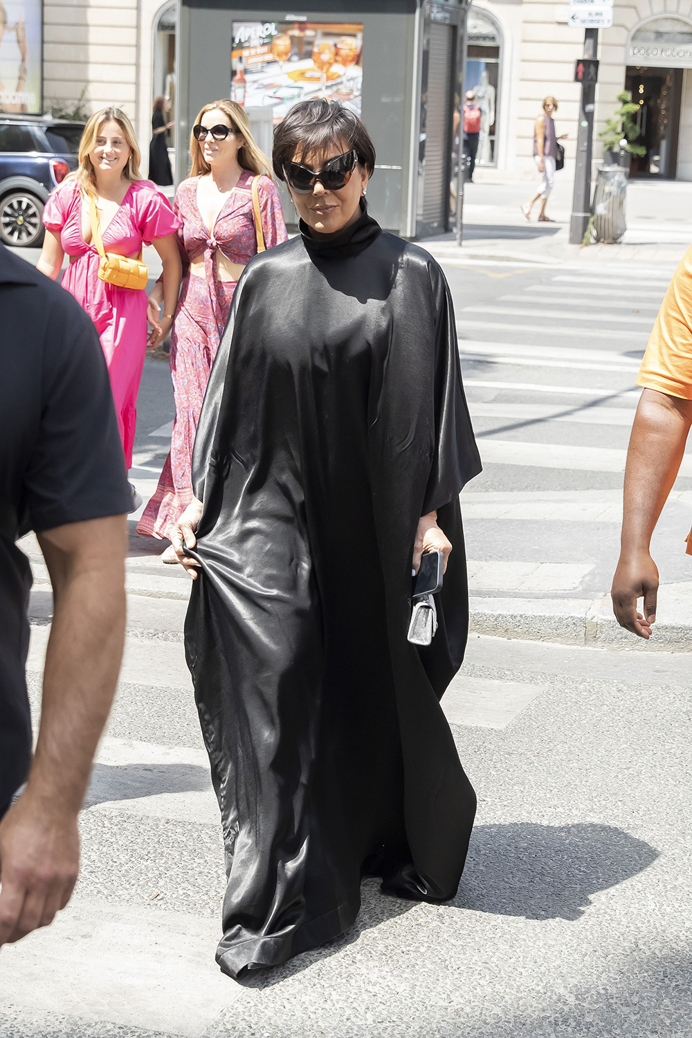 Kris Jenner leaving Restaurant L'avenue and go to Dior Shop during Paris Fashion Week on July 06, 2022 in Paris, France. 06 Jul 2022 Pictured: Kris Jenner. Photo credit: KCS Presse / MEGA TheMegaAgency.com +1 888 505 6342 (Mega Agency TagID: MEGA875329_005.jpg) [Photo via Mega Agency]