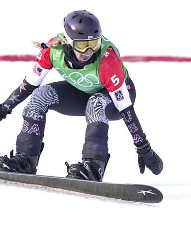 (220209) - ZHANGJIAKOU, Feb. 9, 2022 (Xinhua) - Lindsey Jacobellis of the United States crosses the finish line during the women's snowboard cross final of the Beijing 2022 Winter Olympics at Genting Snow Park in Zhangjiakou, North China's Hebei Province, Feb. 9, 2022.
China Zhangjiakou Women's Snowboarding Cross Final - 09 Feb 2022