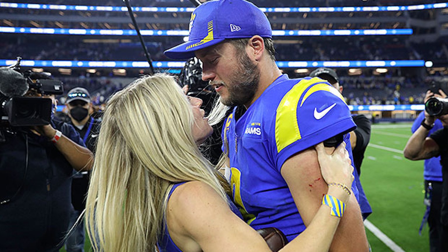 Matthew Staffords Wife Kelly Hall Reacts To His Super Bowl Win
