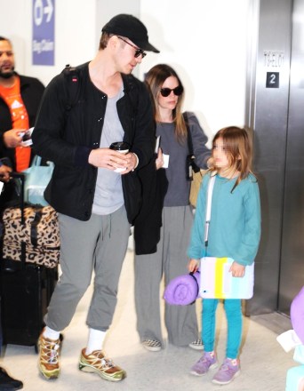 Los Angeles, CA  - *EXCLUSIVE*  - Couple Hayden Christensen and Rachel Bilson are spotted catching a flight out of LAX Airport in Los Angeles with their daughter Briar Rose.Pictured: Hayden Christensen, Rachel BilsonBACKGRID USA 31 MARCH 2023 BYLINE MUST READ: ZAMU / BACKGRIDUSA: +1 310 798 9111 / usasales@backgrid.comUK: +44 208 344 2007 / uksales@backgrid.com*UK Clients - Pictures Containing ChildrenPlease Pixelate Face Prior To Publication*