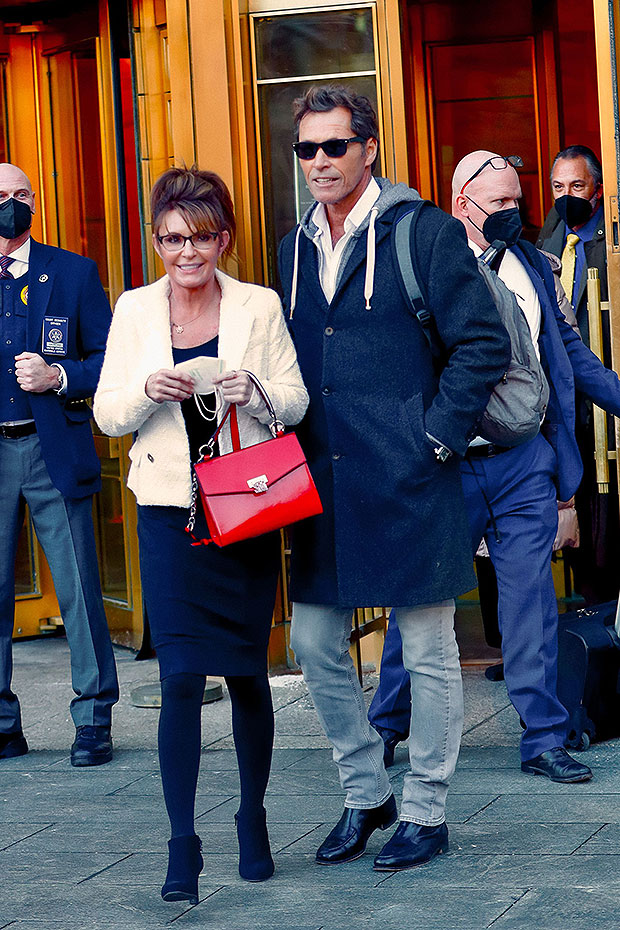 Are Sarah Palin and ex-hockey star Ron Duguay dating or not?