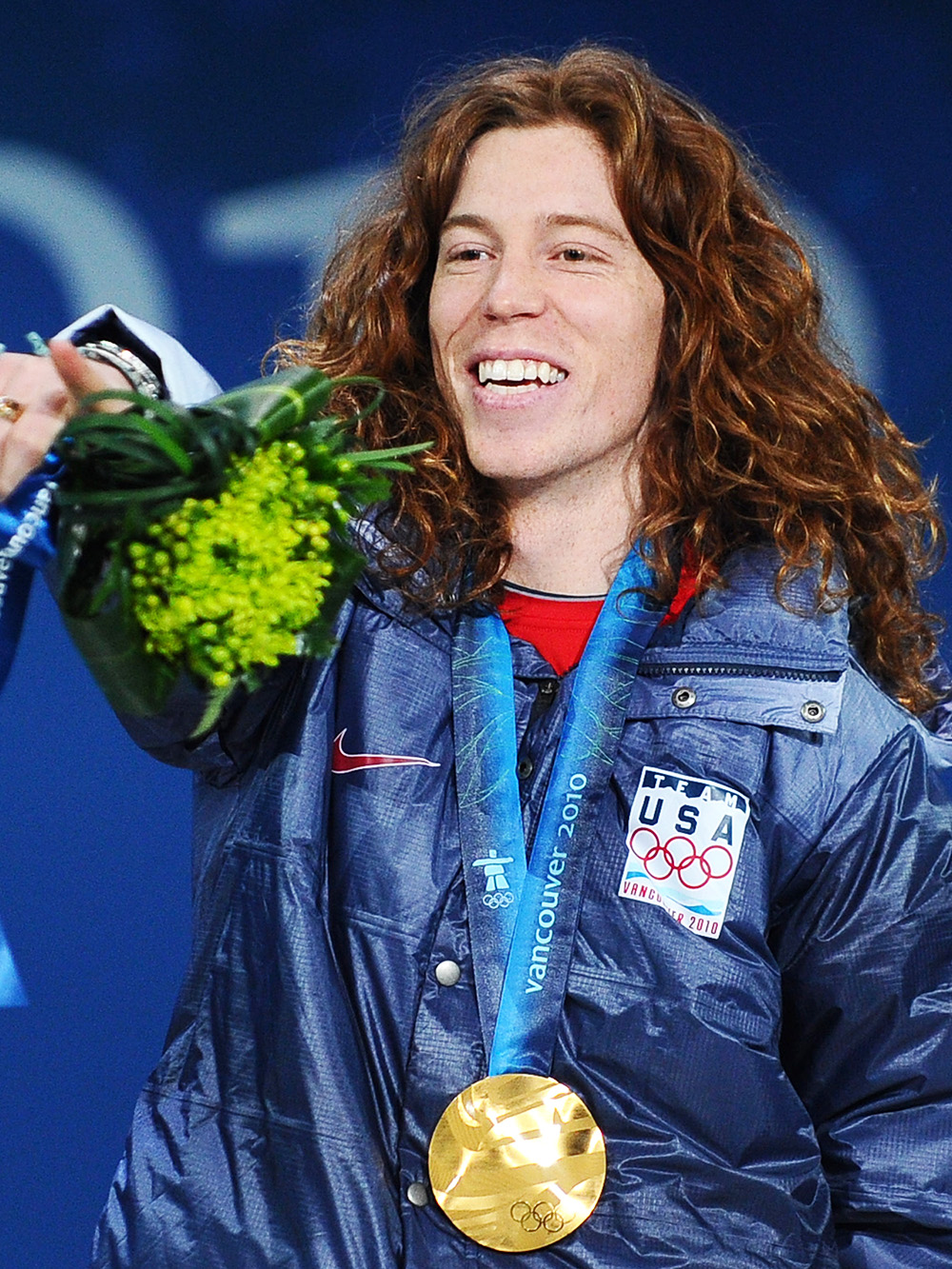 Shaun White Cuts off his Olympic Long Hair for Locks of Love [VIDEO]