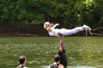 THE REAL DIRTY DANCING: L-R: Cat Cora and Host Stephen “tWitch” Boss in the “This is no Summer Vacation…” episode of THE REAL DIRTY DANCING airing Tuesday, Feb. 8 (9:00-10:00 PM ET/PT) on FOX. ©2022 Fox Media LLC. CR: Antony Platt/FOX