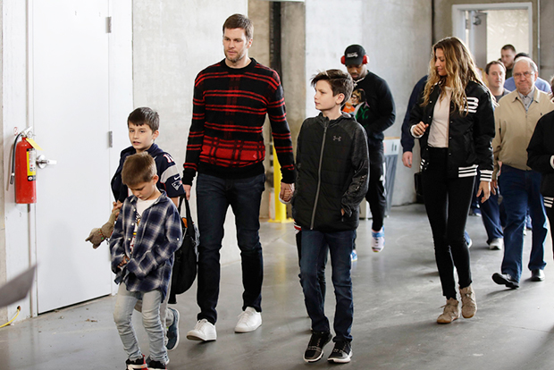 Video: Gisele and kids dance in Tom Brady's jersey for good luck