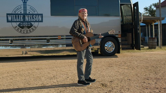 Willie Nelson Tells America To Legalize Comfort