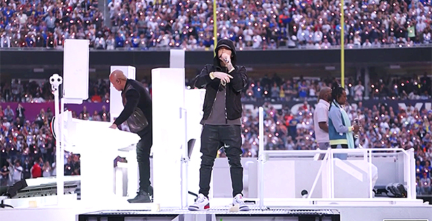 Eminem's Super Bowl Halftime Show 2022: See The Epic Set – Hollywood Life