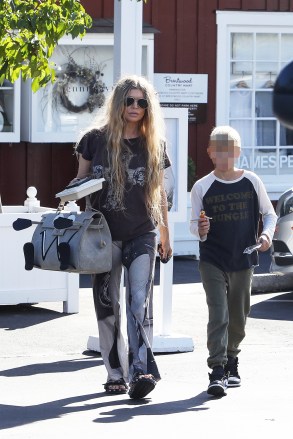 Brentwood, CA  - *EXCLUSIVE- Singer mom Fergie and her son Axl go out for lunch at the Brentwood Country Mart rocking Guns N' Roses concert tees.Pictured: FergieBACKGRID USA 23 OCTOBER 2022 USA: +1 310 798 9111 / usasales@backgrid.comUK: +44 208 344 2007 / uksales@backgrid.com*UK Clients - Pictures Containing ChildrenPlease Pixelate Face Prior To Publication*