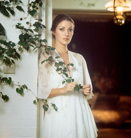 EDITORIAL USE ONLY / NO SPORT GROUP PUBLICATIONS / MINIMUM USE FEE £50Mandatory Credit: Photo by Rebelshot/Shutterstock (57603b)Jane Seymour at home in West London, Britain - 1970JANE SEYMOUR