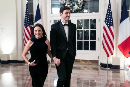  Sarah Silbiger / Pool via CNP. 01 Dec 2022 Pictured: Julia Louis-Dreyfus and Charles Hall arrive to attend a State Dinner in honor of President Emmanuel Macron and Brigitte Macron of France hosted by United States President Joe Biden and first lady Dr. Jill Biden at the White House in Washington, DC on Thursday, December 1, 2022 Credit: Sarah Silbiger / Pool via CNP. Photo credit: Sarah Silbiger - Pool via CNP / MEGA TheMegaAgency.com +1 888 505 6342 (Mega Agency TagID: MEGA922599_041.jpg) [Photo via Mega Agency]