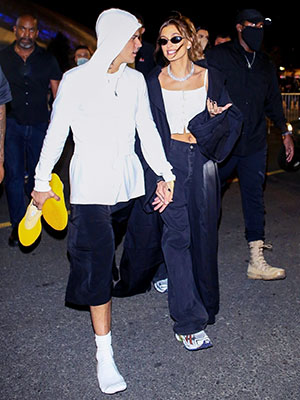Justin Bieber Swaps His New Balance Sneakers for Drew House Slippers –  Footwear News
