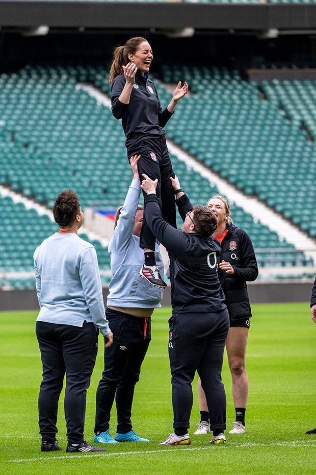 kate-middleton-rugby-team-ss-embed1.jpg