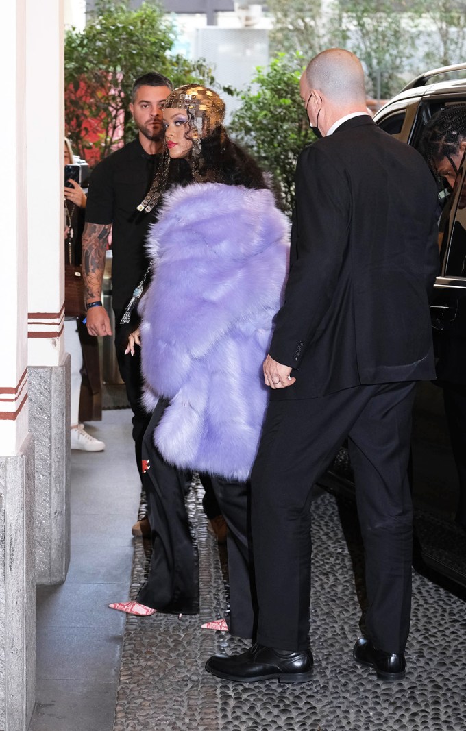 Rihanna arriving at a Gucci show