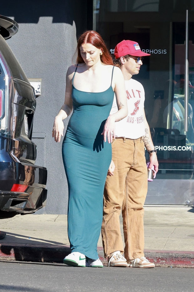 Sophie Turner Wears Green Dress At Lunch With Joe Jonas — Photos –  Hollywood Life