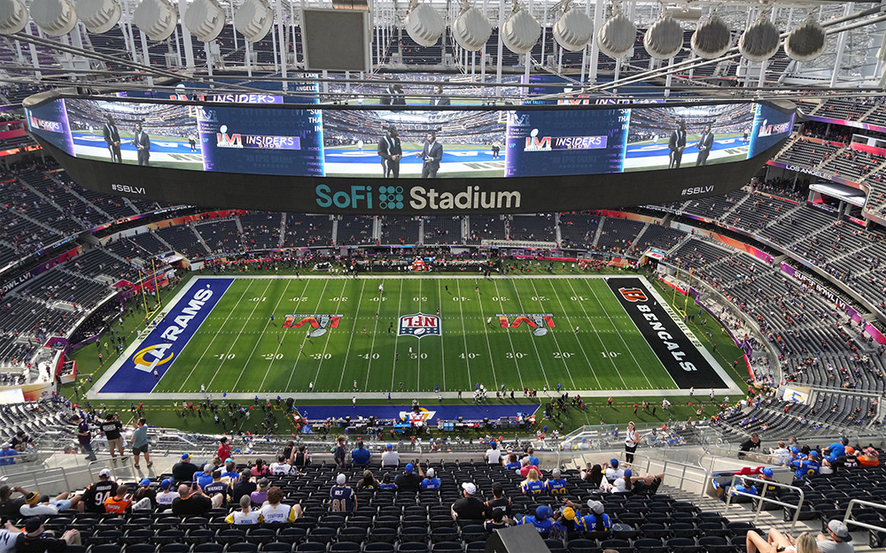 WATCH: Joe Burrow rolls up to SoFi Stadium in patterned suit ahead of Super  Bowl LVI, LSU