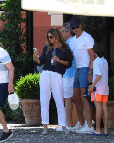 Gisele Bundchen and Tom Brady seen doing some shopping and getting an ice-cream in Portofino with their children Benjamin Rein and John Edward Thomas Moynahan. 29 Jun 2022 Pictured: Gisele Bundchen, Tom Brady, Vivien Lake Brady. Photo credit: Oliver Palombi / MEGA TheMegaAgency.com +1 888 505 6342 (Mega Agency TagID: MEGA873314_001.jpg) [Photo via Mega Agency]