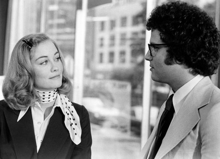 TAXI DRIVER, from left: Cybill Shepherd, Albert Brooks, 1976. ph: © Columbia Pictures / courtesy Everett Collection
