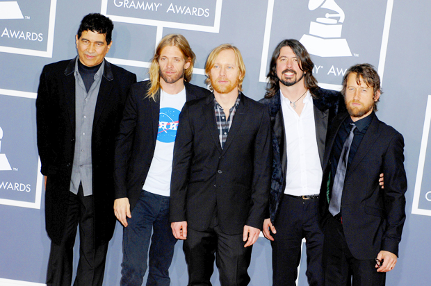Foo Fighters, Taylor Hawkins Ölümünden Sonra Tur Tarihlerini İptal Etti – Hollywood Life