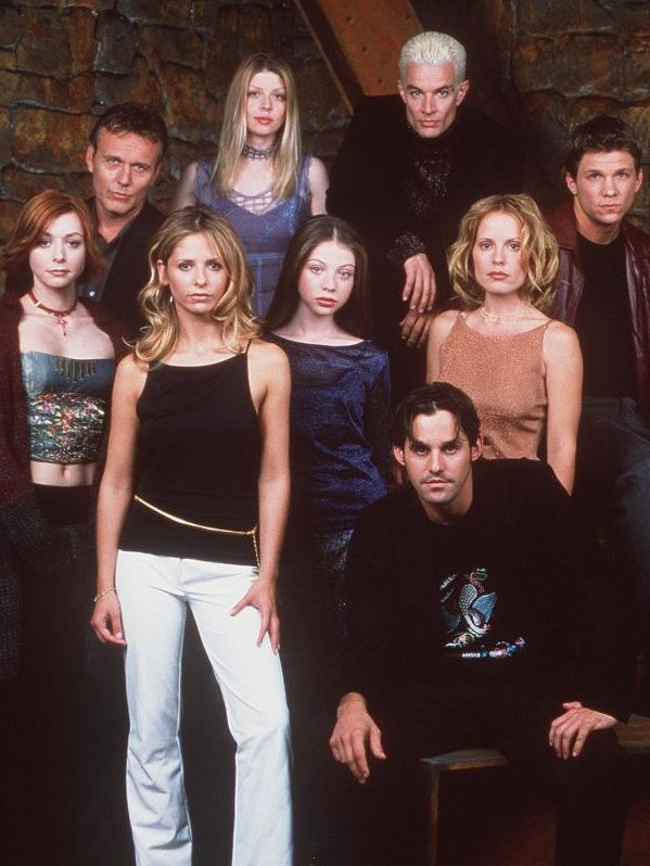 370100 01: The cast of 20th Century Fox's "Buffy The Vampire Slayer" pose for a portrait. (Photo by Online USA)