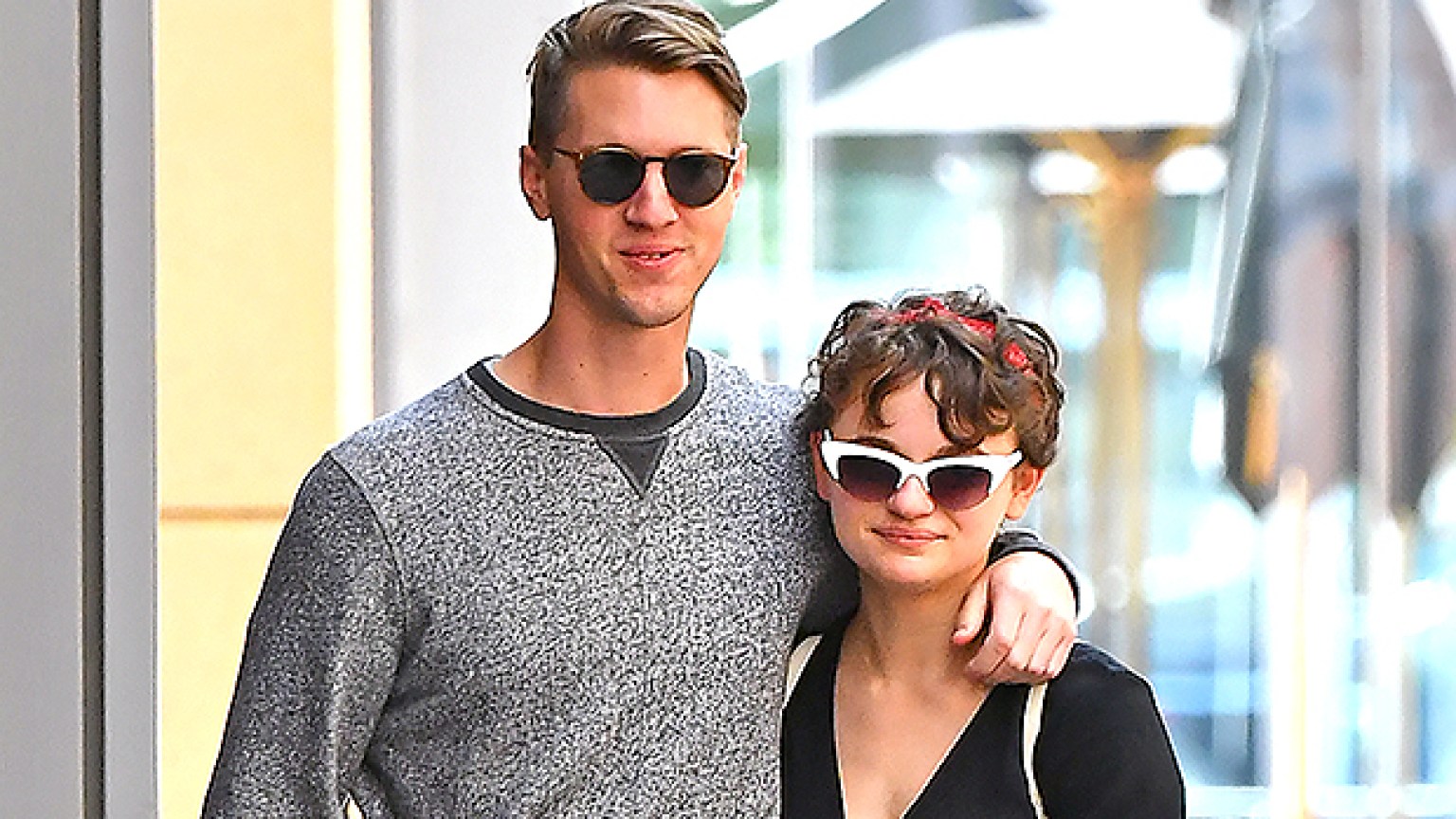 Joey King Engaged To Bf Steven Piet And Shares First Look At Ring Hollywood Life