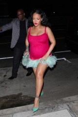 Santa Monica, CA  - *EXCLUSIVE*  - A pregnant Rihanna dresses up her growing baby belly for a late dinner with friends at Giorgio Baldi in Santa Monica. The Barbadian beauty styled her bump in a chic hot pink mini dress with fur detailing.Pictured: RihannaBACKGRID USA 3 APRIL 2022USA: +1 310 798 9111 / usasales@backgrid.comUK: +44 208 344 2007 / uksales@backgrid.com*UK Clients - Pictures Containing Children
Please Pixelate Face Prior To Publication*