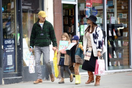 EXCLUSIVE: Ryan Gosling and Eva Mendes spend time in London With Daughters Esmeralda and Amada, they went shopping to a book store and a art shop. **SPECIAL INSTRUCTIONS*** Please pixelate children's faces before publication.***. 29 Mar 2022 Pictured: Ryan Gosling Eva Mendes. Photo credit: MEGA TheMegaAgency.com +1 888 505 6342 (Mega Agency TagID: MEGA843099_044.jpg) [Photo via Mega Agency]