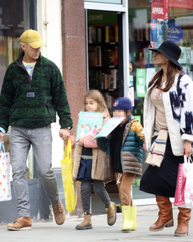 EXCLUSIVE: Ryan Gosling and Eva Mendes spend time in London With Daughters Esmeralda and Amada, they went shopping to a book store and a art shop. **SPECIAL INSTRUCTIONS*** Please pixelate children's faces before publication.***. 29 Mar 2022 Pictured: Ryan Gosling Eva Mendes. Photo credit: MEGA TheMegaAgency.com +1 888 505 6342 (Mega Agency TagID: MEGA843099_044.jpg) [Photo via Mega Agency]