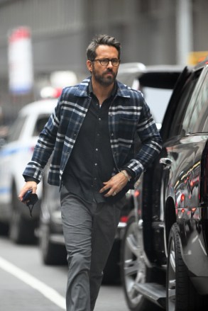 Ryan Reynolds steps out to have breakfast in the Tribeca neigborhood of New York City a day after his movie premiere of The Adam ProjectPictured: Ryan ReynoldsRef: SPL5293112 010322 NON-EXCLUSIVEPicture by: Elder Ordonez / SplashNews.comSplash News and PicturesUSA: +1 310-525-5808London: +44 (0)20 8126 1009Berlin: +49 175 3764 166photodesk@splashnews.comWorld Rights, No Poland Rights, No Portugal Rights, No Russia Rights