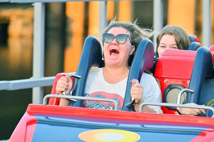 EXCLUSIVE: Kelly Clarkson has a blast on the Incredicoaster at Disney's California Adventure while out at the happiest place on Earth. Kelly was seen having a great time as she spent the warm day at the theme park with her family. Kelly was seen digging into some churros and riding many of the park's rides including the Little Mermaid ride and the new Web Slingers ride. 01 Oct 2022 Pictured: Kelly Clarkson. Photo credit: Snorlax / MEGA TheMegaAgency.com +1 888 505 6342 (Mega Agency TagID: MEGA903344_001.jpg) [Photo via Mega Agency]