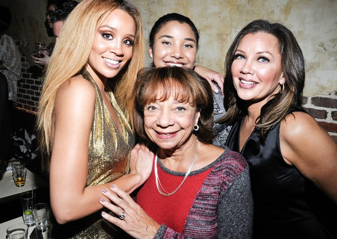 Vanessa Williams Celebrates With Her Mom and Daughters