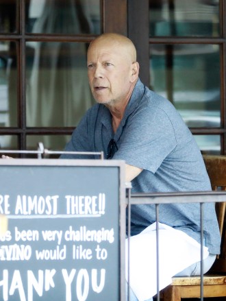 Brentwood, CA - *EXCLUSIVE* - Actor Bruce Willis has an alfresco lunch on the patio of The Italian restaurant “Divino” with a friend in Brentwood. Pictured: Bruce Willis BACKGRID USA 15 MAY 2022 USA: +1 310 798 9111 / usasales@backgrid.com UK: +44 208 344 2007 / uksales@backgrid.com *UK Clients - Pictures Containing Children Please Pixelate Face Prior To Publication*