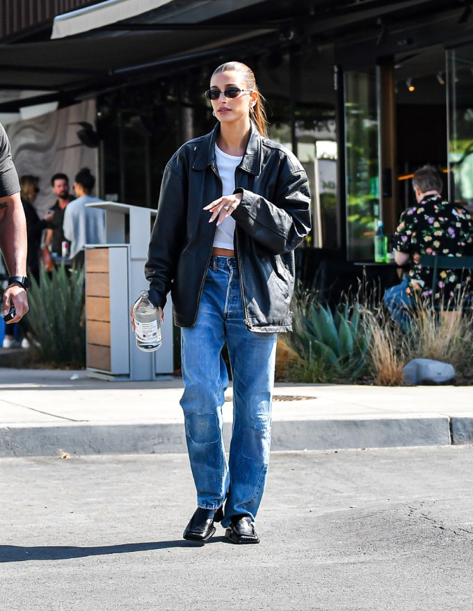 Flare Jeans for Tall Girls: Karlie Kloss x Frame Denim White Flare Jeans, B E I N G // B R I D …