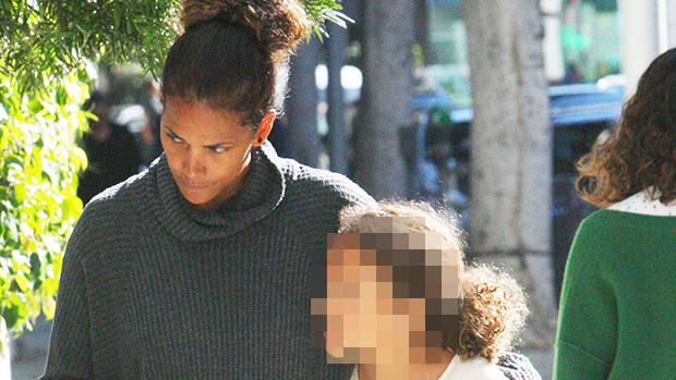 Halle Berry Strolls On The Beach With Daughter Nahla In Rare Photo For Teen S 14th Birthday Hindisip