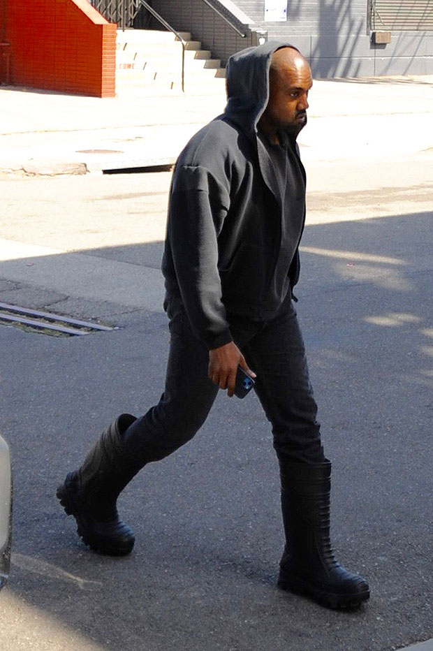 Kanye West Arrives To Sunday Service After Pete Davidson Drama: Photos ...