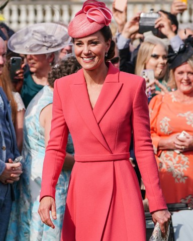 Catherine Duchess of Cambridge, accompanied by the Earl of Wessex and Countess of Wessex attend a Royal Garden Party at Buckingham Palace in London.  Pictured: Catherine Duchess of Cambridge,Catherine Middleton,Kate Middleton Ref: SPL5311277 180522 NON-EXCLUSIVE Picture by: PA-Getty/POOL supplied by Splash News / SplashNews.com  Splash News and Pictures USA: +1 310-525-5808 London: +44 (0)20 8126 1009 Berlin: +49 175 3764 166 photodesk@splashnews.com  World Rights, No United Kingdom Rights