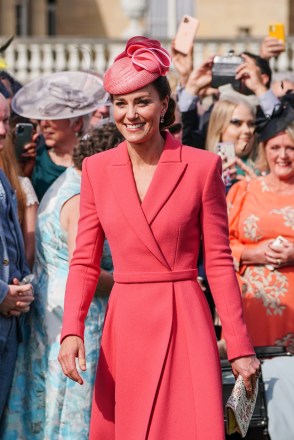 Catherine Duchess of Cambridge, accompanied by the Earl of Wessex and Countess of Wessex attend a Royal Garden Party at Buckingham Palace in London.Pictured: Catherine Duchess of Cambridge,Catherine Middleton,Kate MiddletonRef: SPL5311277 180522 NON-EXCLUSIVEPicture by: PA-Getty/POOL supplied by Splash News / SplashNews.comSplash News and PicturesUSA: +1 310-525-5808London: +44 (0)20 8126 1009Berlin: +49 175 3764 166photodesk@splashnews.comWorld Rights, No United Kingdom Rights